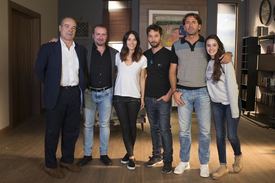 Protagonistas de 'iFamily'