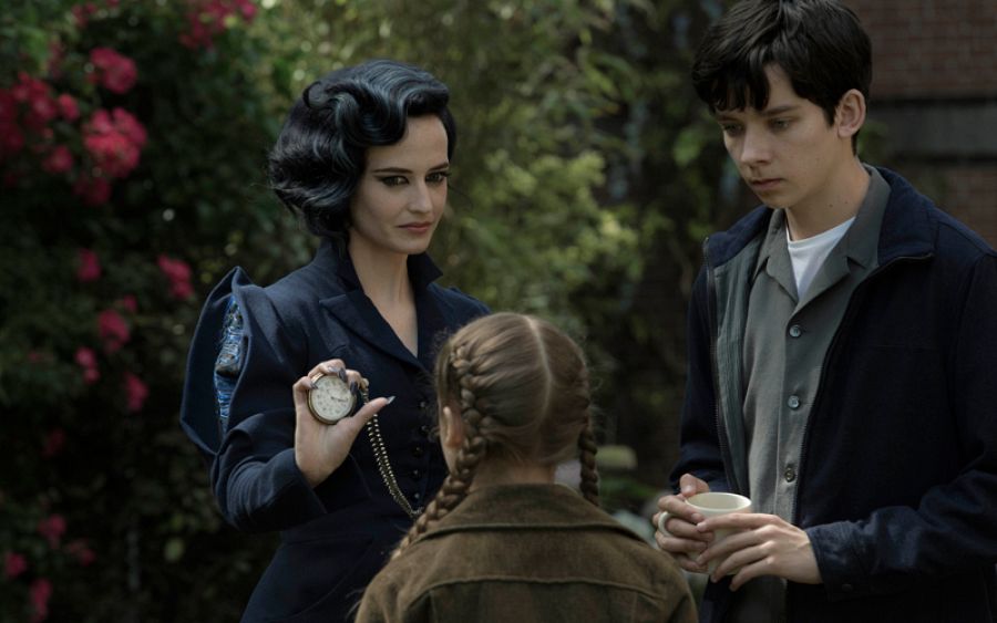 Eva Green y Asa Butterfield en una escena de la película