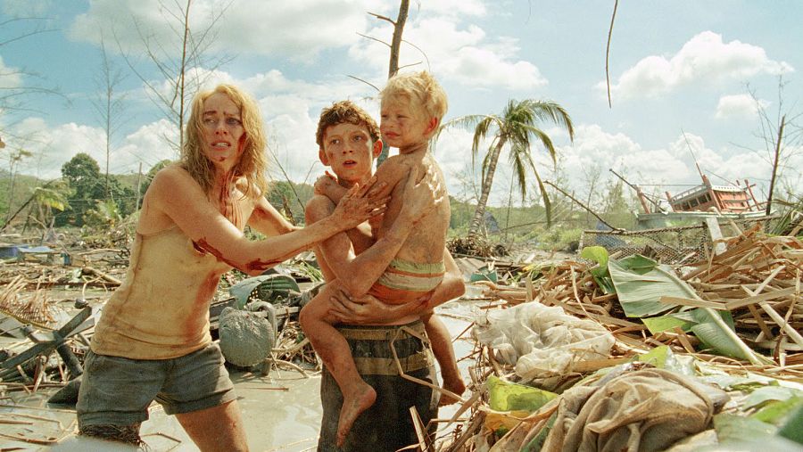 Escena de 'Lo imposible', con Naomi Watts e Ewan McGregor