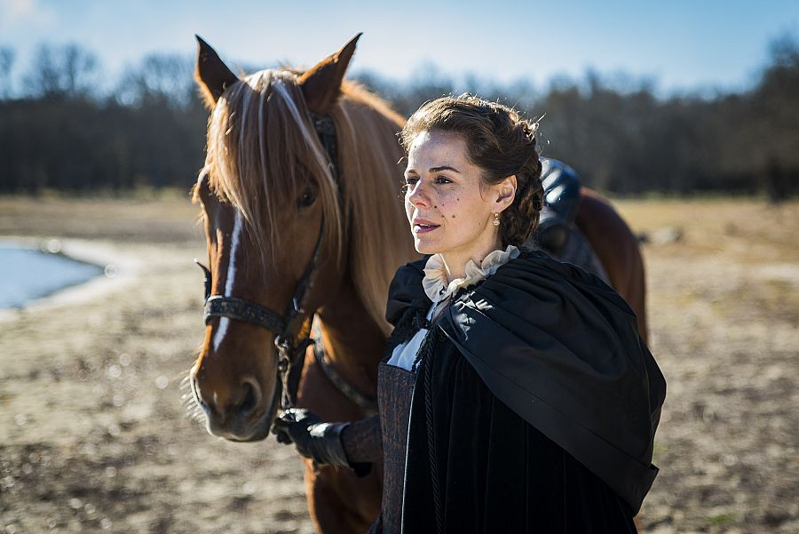 Águila Roja - Lucrecia con su caballo