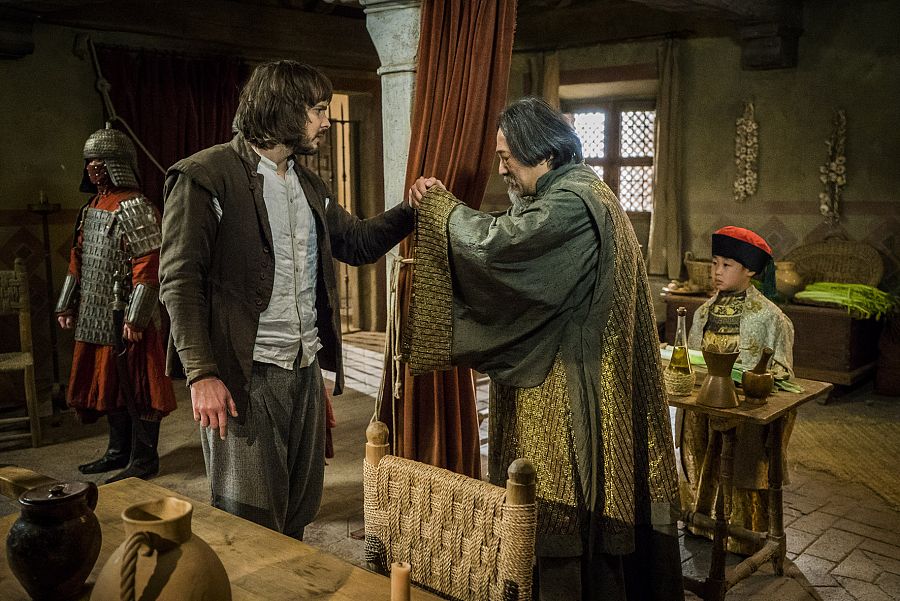 Gonzalo recibe al maestro chino que se llevará al hijo que acogieron los Montalvo en la Villa