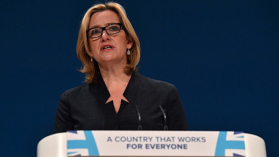 La ministra de Interior británica, Amber Rudd, durante su discurso en la conferencia del Partido Conservador en Birmingham, Reino Unido. AFP PHOTO / BEN STANSALL