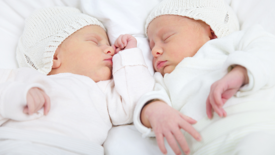 Los partos de mellizos y gemelos, cada vez más numerosos