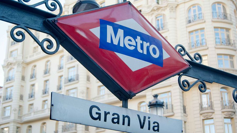 Entrada a la estación de metro de la Gran Vía madrileña