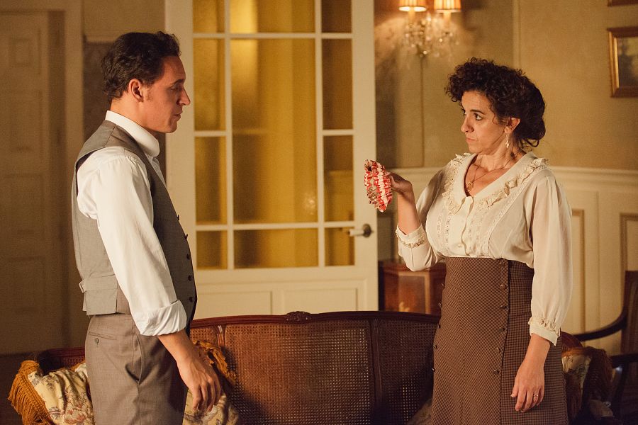 Llum Barrera es Antonia