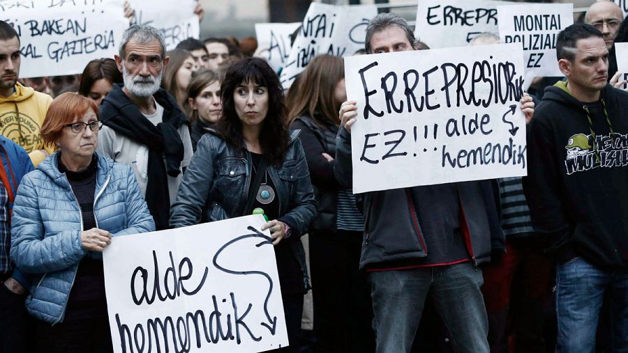 Vecinos y amigos de los dos detenidos por agredir a dos Guardias Civiles y sus parejas en Alsasua han exigido su absolución