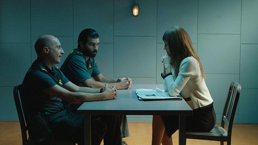 Olmos y Robles - Un psicóloga visita el cuartel de Ezcaray