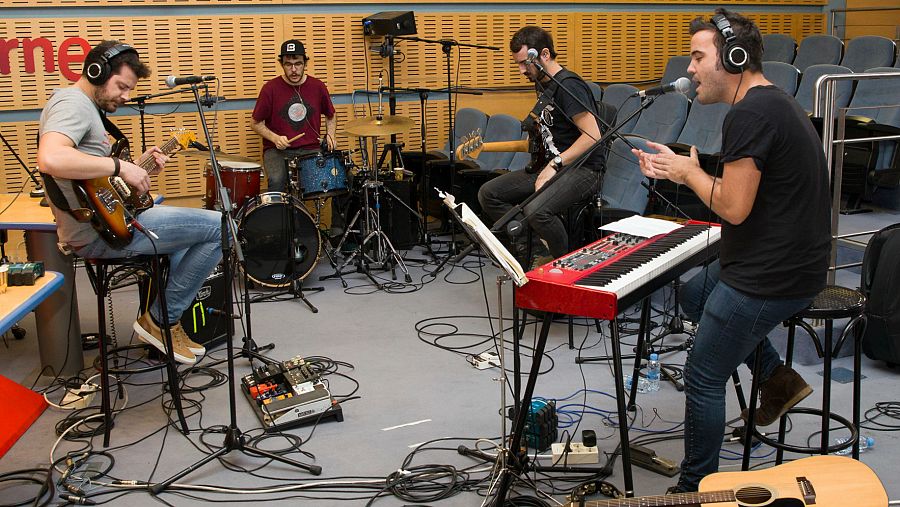 Acústico con nuevos temas y otros incluidos en 'Back on track'