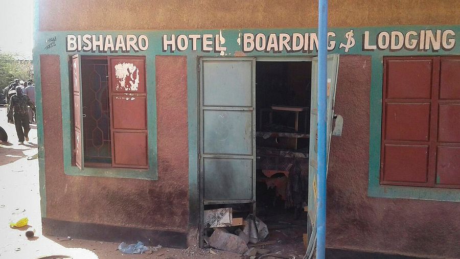 Fachada del hotel Bishaaro en Mandera, Kenia, donde se ha producido un ataque por supuestos militantes del grupo islámico somalí al-Shabab. Efe