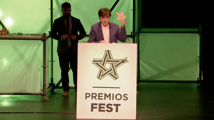 Tomás Fernando Flores, director de Radio 3, recoge el III Premio Fest que reconoce a la emisora como 'mejor medio de comunicación'
