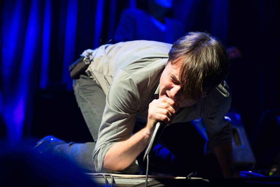 Brett Anderson entregado en la segunda parte de su concierto