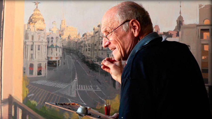 El pintor Antonio López trabajando en una de sus obras