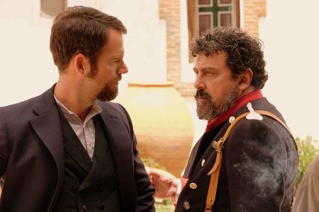 Víctor Ros y el sargento Giralda tienen diferentes métodos de actuación