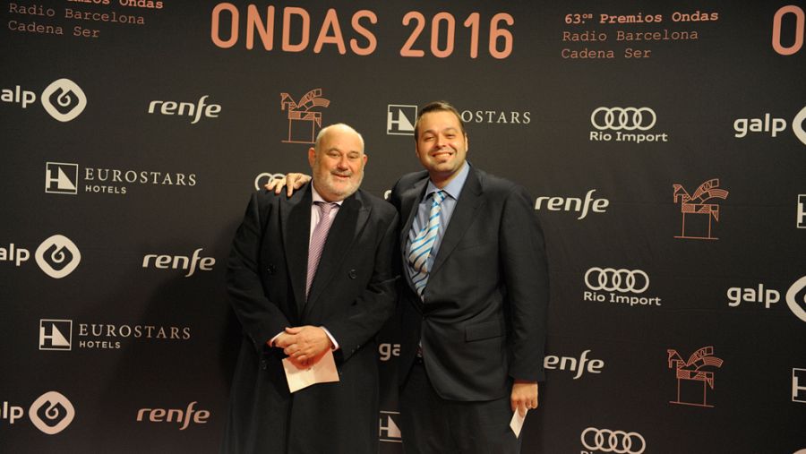 El realizador de 'Sinfonía de la mañana', Manuel Téllez, y el presentador, Martín Llade.