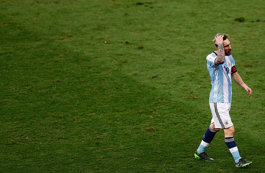 El jugador de argentina Lionel Messi tras la derrota contra Brasil.