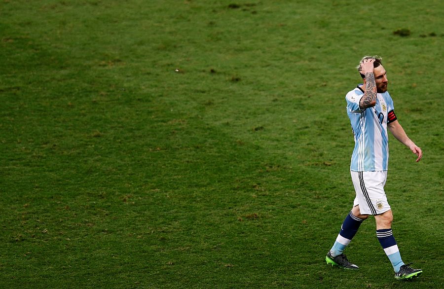 El jugador de argentina Lionel Messi tras la derrota contra Brasil.