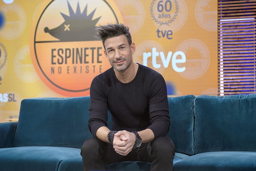 Eduardo Aldán presenta 'Espinete no existe', un programa en el que se recordarán espacios históricos, momentos, objetos, música y películas que marcaron la infancia de muchos españoles