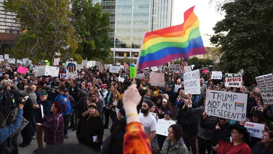 Un grupo de manifestantes protestas tras la victoria de Trump