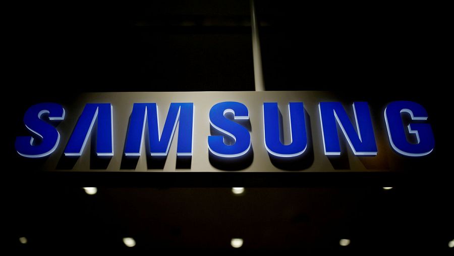 Logo de Samsung en su sede central de Seúl