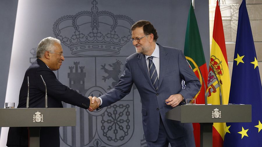 Mariano Rajoy saluda al primer ministro de Portugal, Antonio Costa