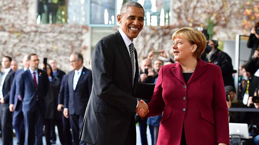 La canciller alemana, Angela Merkel, recibe en la cancillería en Berlín al presidente de EE.UU., Barack Obama, el 18 de noviembre de 2016. / AFP PHOTO / John MACDOUGALL