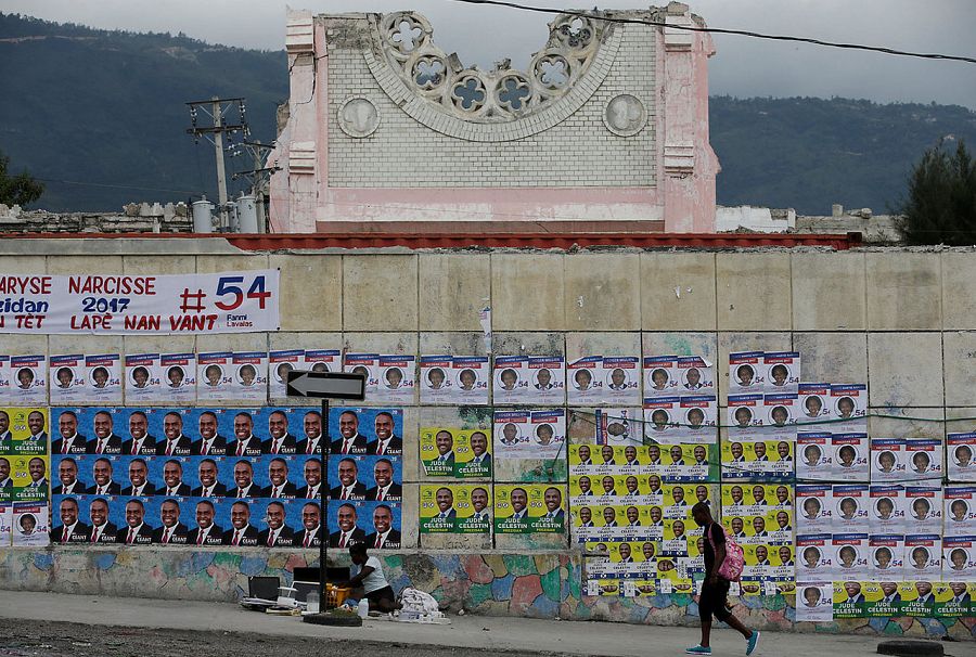 Carteles electorales en Puerto Príncipe, Haití. REUTERS/Andres Martinez Casares