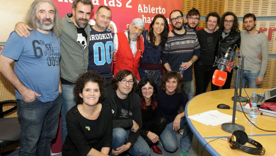 El Drogas, con toda su banda y el equipo de 'Abierto hasta las 2'