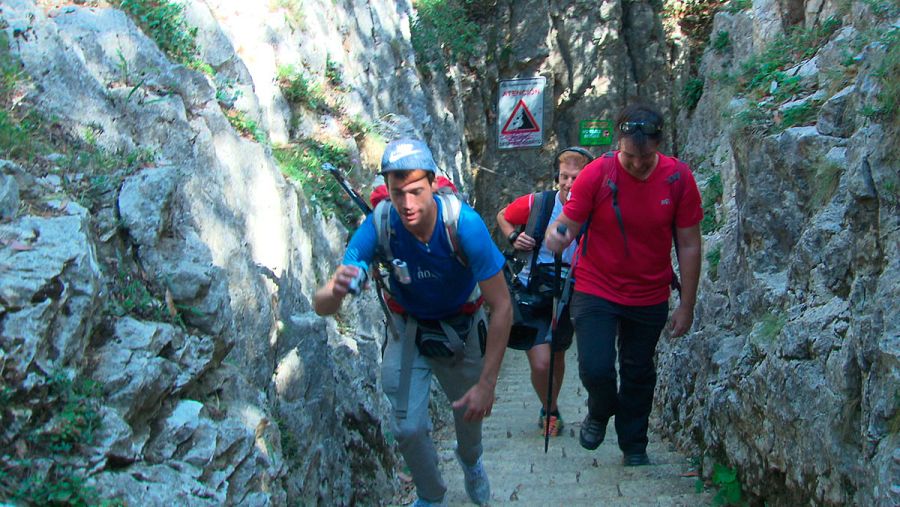 Juanjo cuenta los escalones del faro del Caballo