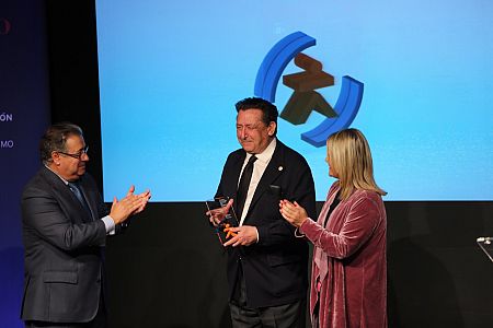 Alfonso Ussía, premio Fernando Delgado de Periodismo