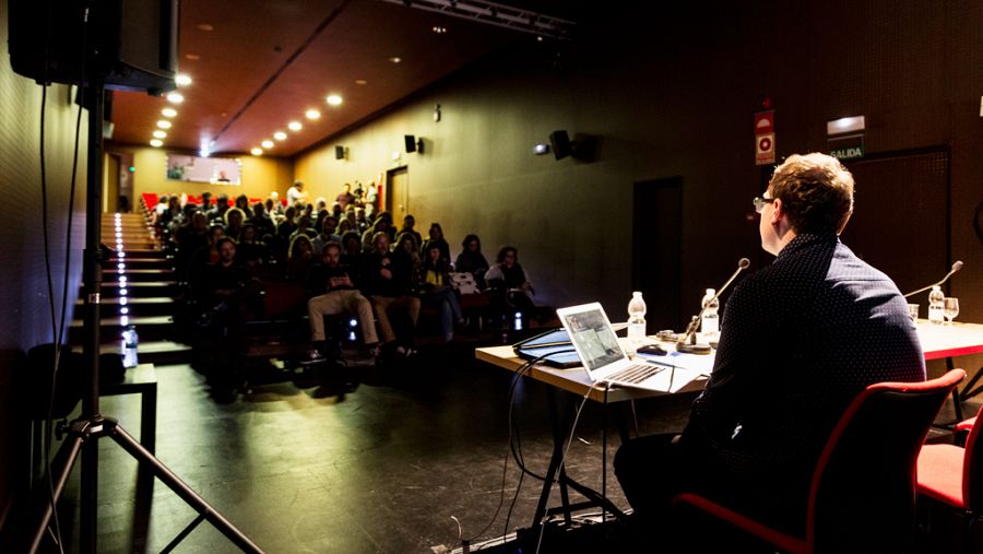 El sector debate fórmulas que revivan la pasión por el cine de sala.