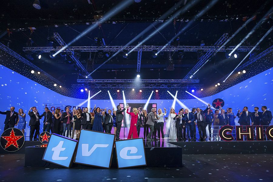 Más de 120 rostros de TVE reúnen en el brindis final