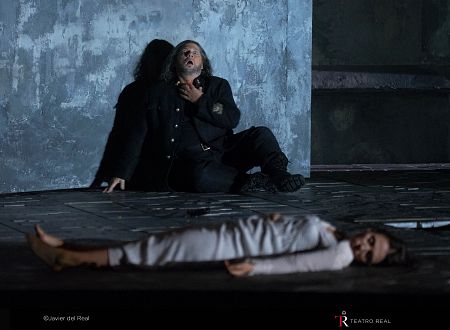 Otello y Desdémona, en una trágica escena de la obra