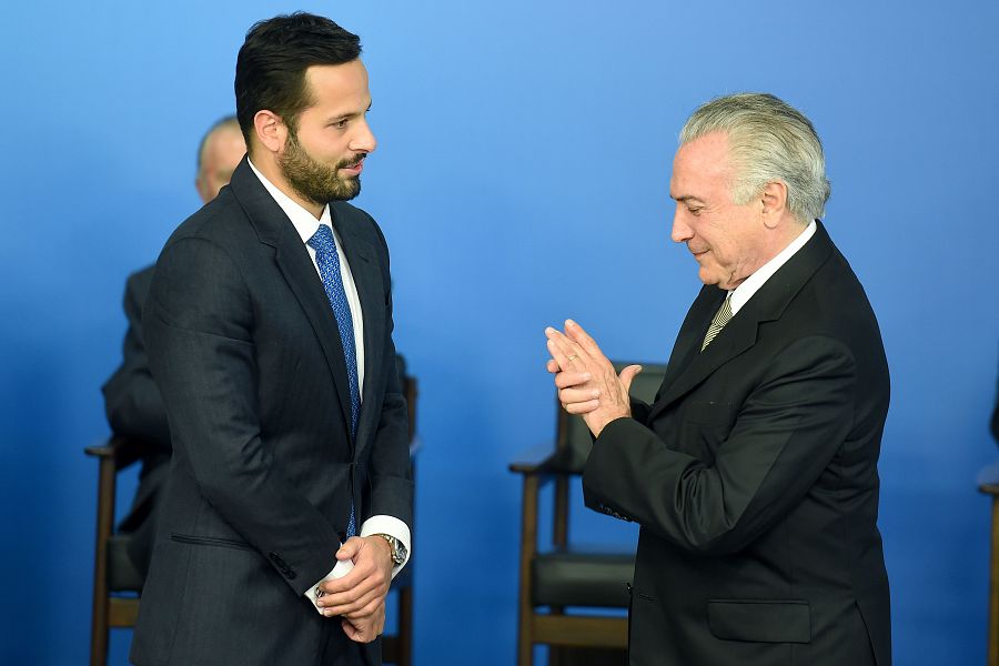 Marcelo Calero recibe la felicitación de Michel Temer en mayo de este año, tras su nombramiento como ministro de Cultura