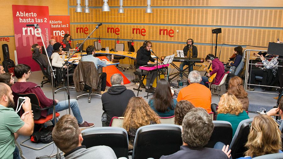 Amaro Ferreiro y Martí Perarnau (Mucho) acompañan a Ferreiro en este acústico