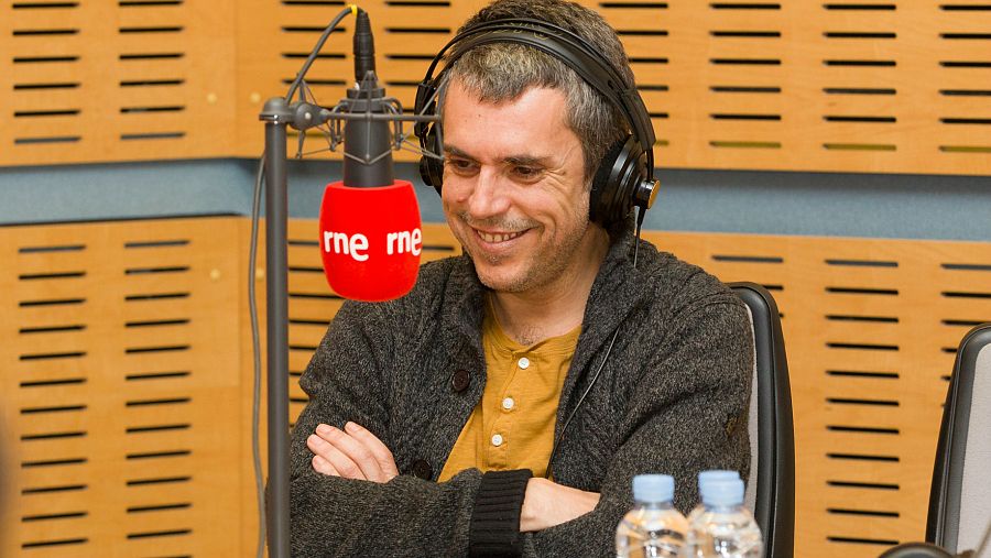 El músico gallego regresa a 'Abierto hasta las 2' para presentar 'Casa'