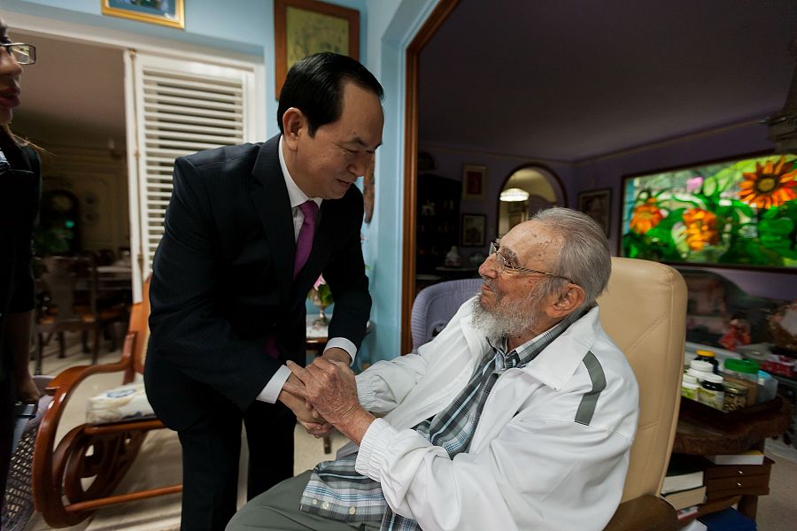 Fidel Castro recibe en su residencia de La Habana a Tran Dai Quang, presidente de Vietnam, el 15 de noviembre