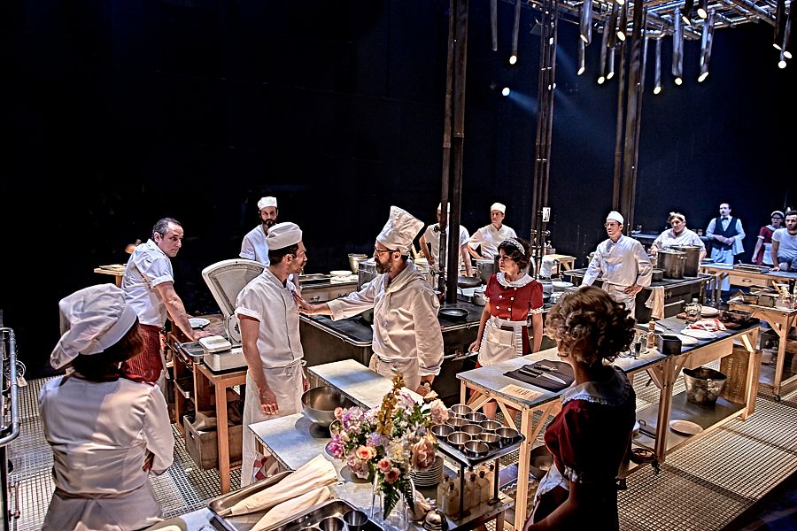 Una escena de 'La cocina' de Sergio Peris-Mencheta