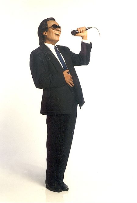 Julio Iglesias será otro de los artistas imitados en 'Cómo nos reímos'