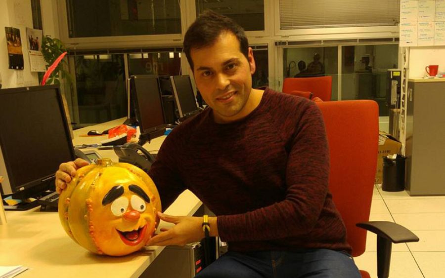 Miguel Herrero con la Ruperta original que se guarda en Prado del Rey