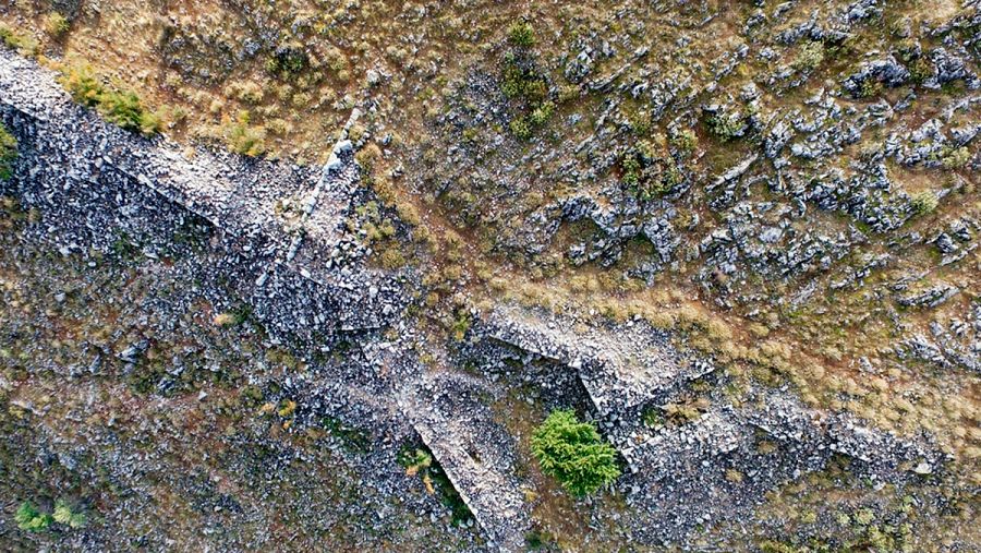Murallas, torres y puertas de la ciudad se pueden apreciar desde el aire