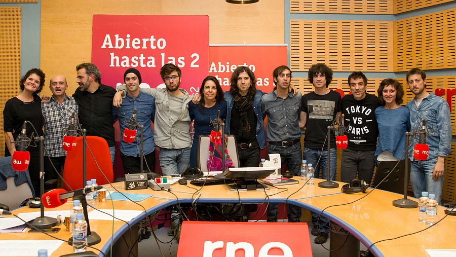 Rulo y sus 'contrabandistas' se mezclan con todo el equipo del programa