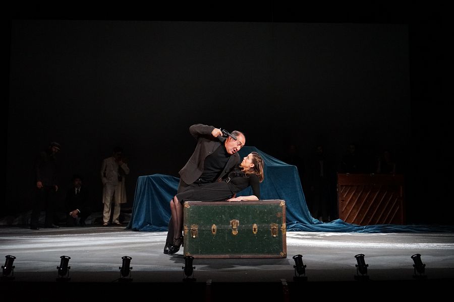 Arturo Querejeta e Isabel Rodes durante una escena de Ricardo III en el Teatro Español.