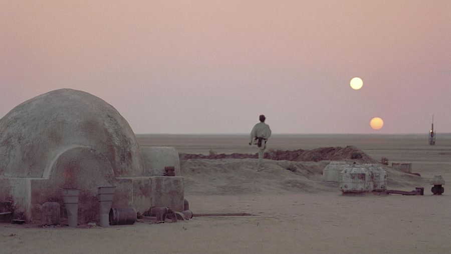 Tatooine, con su horizonte de dos soles, planeta donde vivía el joven Luke Skywalker.