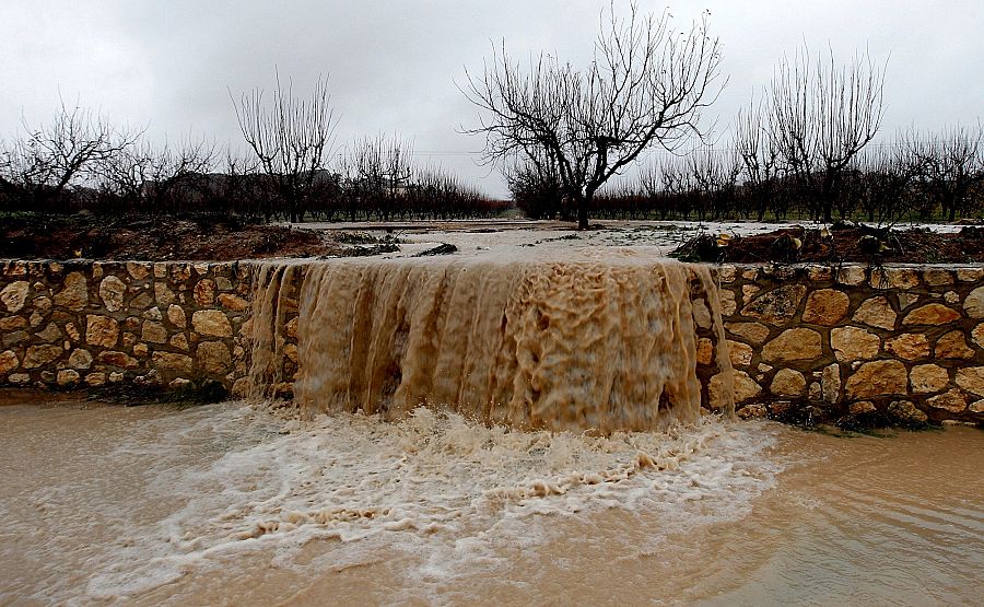 El río Clariano se desborda a su paso por Ontinyent (Valencia)