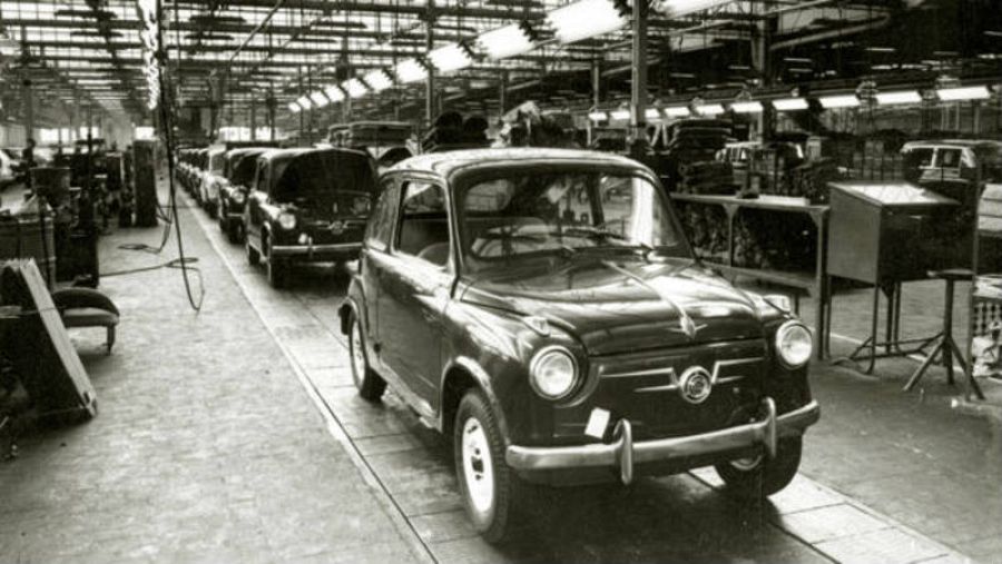 El Seat 600 se presentó oficialmente el 29 de mayo de 1957