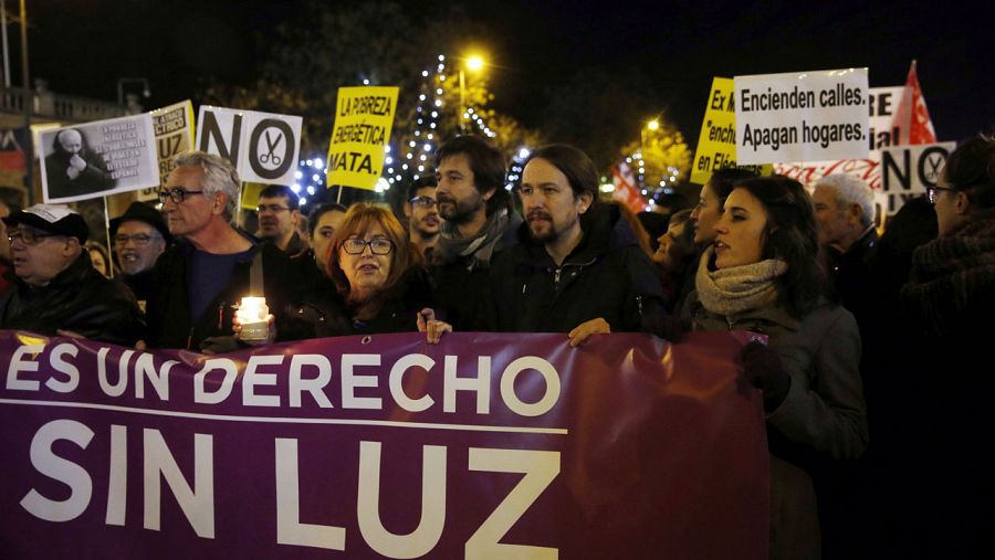 El líder del Podemos, Pablo Iglesias (2d), en la manifestación de Madrid