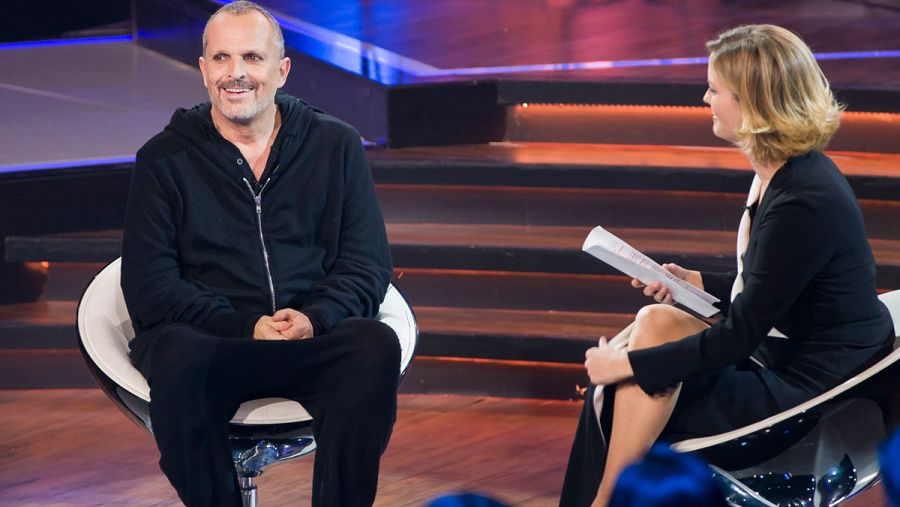 María Casado entrevista a Miguel Bosé después de 'Telepasión va de cine'