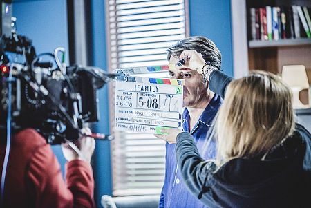 Luis (Antonio Garrido)  fingirá un coma para evitar pagar alguna que otra deuda