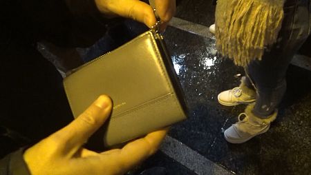 'Teleobjetivo' sigue los pasos de una red de carteristas que opera en el metro de Barcelona