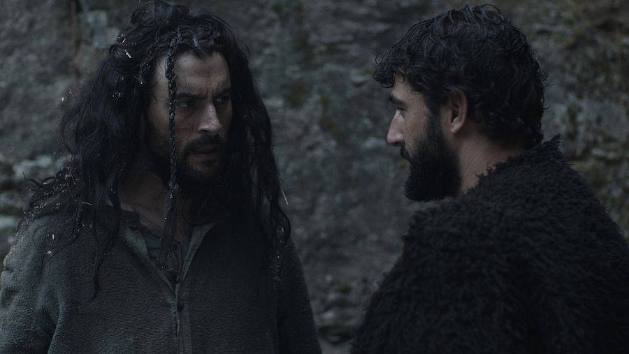 Pedro comienza a sentir atracción por Elvira, la mujer de Gonzalo